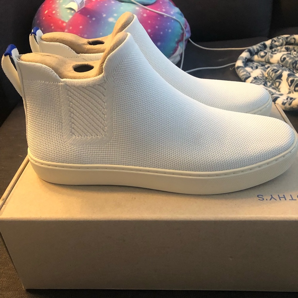 Rothys Bright White The Chelsea in Size 9